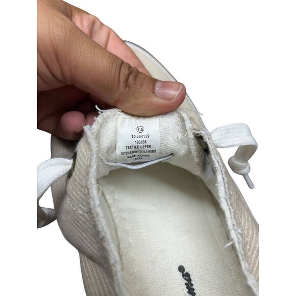 Tommy Bahama Womens Beige Canvas Sneakers Size 7.5 With White Laces & Rubber Sol - Picture 3 of 5